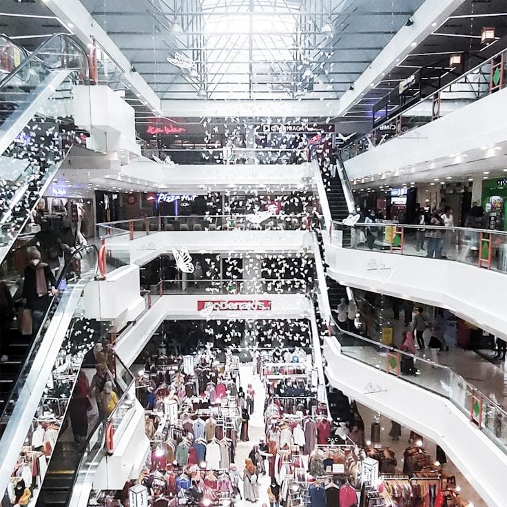 Family-friendly shopping and daily life in Canada